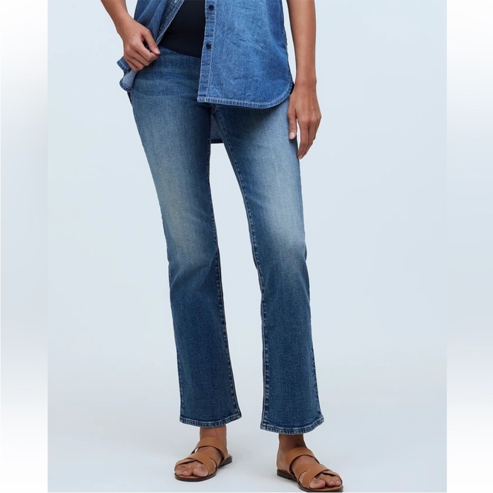 Madewell Petite Maternity Over-The-Belly Kick-Out Crop Jeans in Oneida Wash